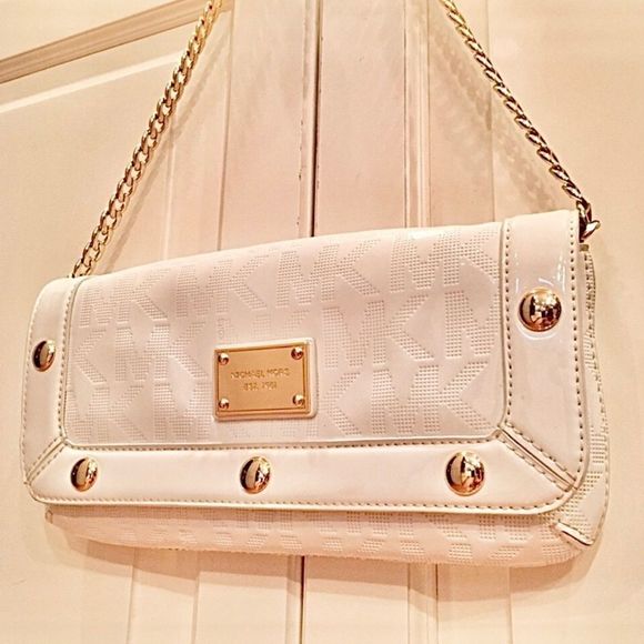 Michael Kors Handbags - ▫️Michael Kors White Delancy Patent Shoulder Bag